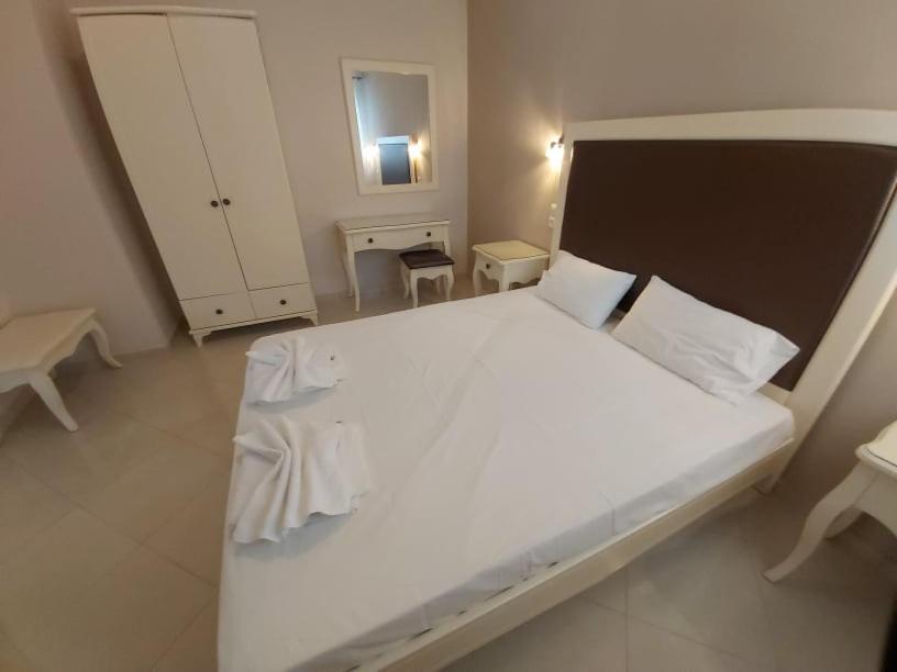 Konstantinos Apartments 아무디아 객실 사진