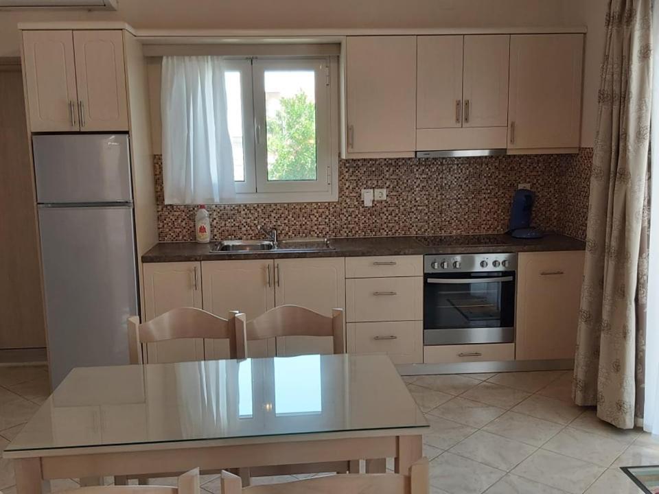 Konstantinos Apartments 아무디아 객실 사진